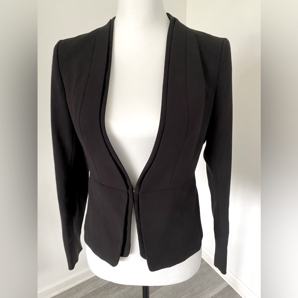H&M women’s blazer, size 8.